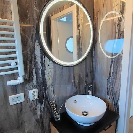 Ботель Houseboat Water King Plywajacy Dom Na Wodzie Lodz Hausboot 7 Os Uraz (Trzebnica)