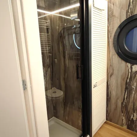 Houseboat Water King Plywajacy Dom Na Wodzie Lodz Hausboot 7 Os * Uraz (Trzebnica)