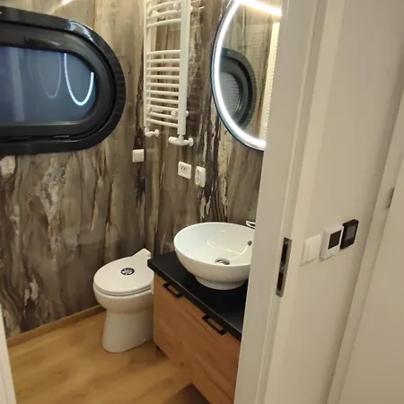 Houseboat Water King Plywajacy Dom Na Wodzie Lodz Hausboot 7 Os Ботель