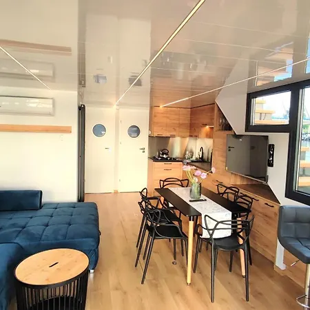 Botel Houseboat Water King Plywajacy Dom Na Wodzie Lodz Hausboot 7 Os Uraz (Trzebnica)