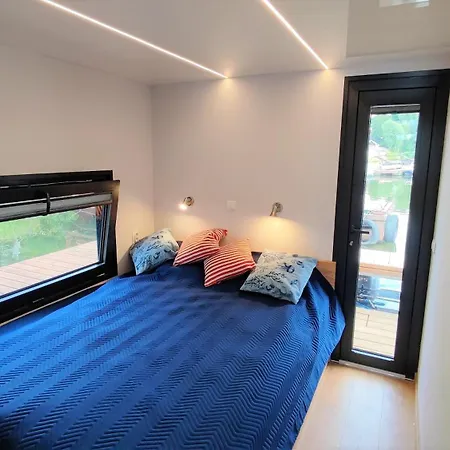 Ботель Houseboat Water King Plywajacy Dom Na Wodzie Lodz Hausboot 7 Os *