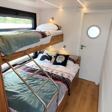 Houseboat Water King Plywajacy Dom Na Wodzie Lodz Hausboot 7 Os Ботель Uraz (Trzebnica)
