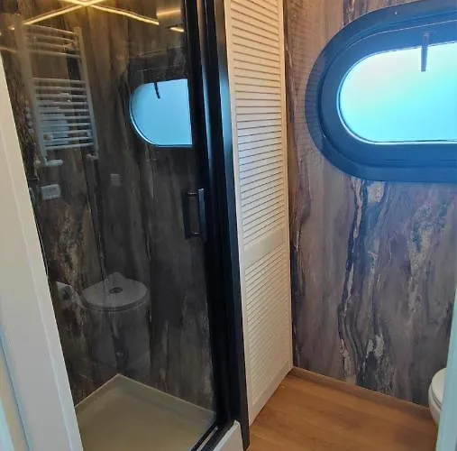 Houseboat Water King Plywajacy Dom Na Wodzie Lodz Hausboot 7 Os Uraz (Trzebnica)