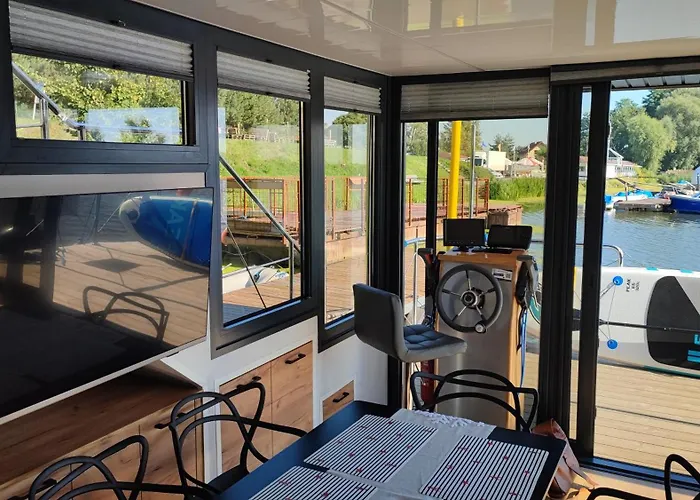 Houseboat Water King Pływający Dom Na Wodzie łódź Hausboot 7 Os * Uraz (Trzebnica)
