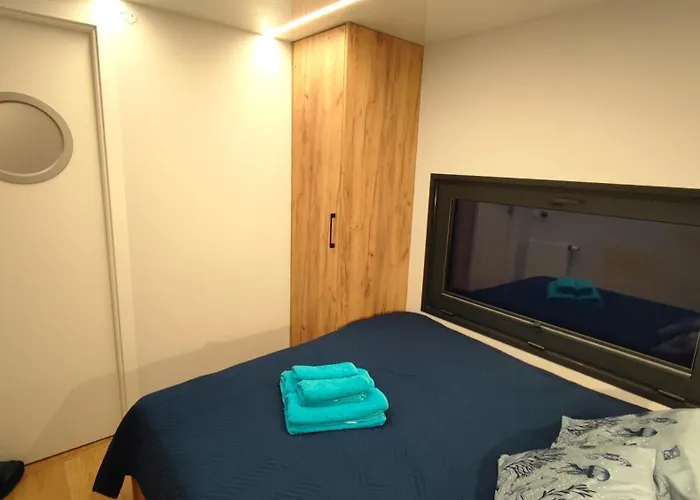 Houseboat Water King Pływający Dom Na Wodzie łódź Hausboot 7 Os * Uraz (Trzebnica)