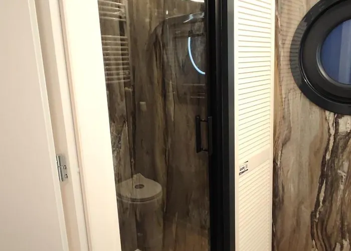 Houseboat Water King Pływający Dom Na Wodzie łódź Hausboot 7 Os * Uraz (Trzebnica)