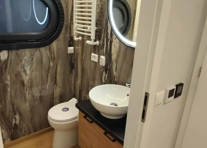 Houseboat Water King Plywajacy Dom Na Wodzie Lodz Hausboot 7 Os Botel